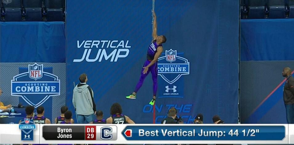 EAMaddenNFL's tweet image. If you get an INT with Byron Jones in #Madden16 just tap the Hurdle button repeatedly during the return.

#NFLCombine