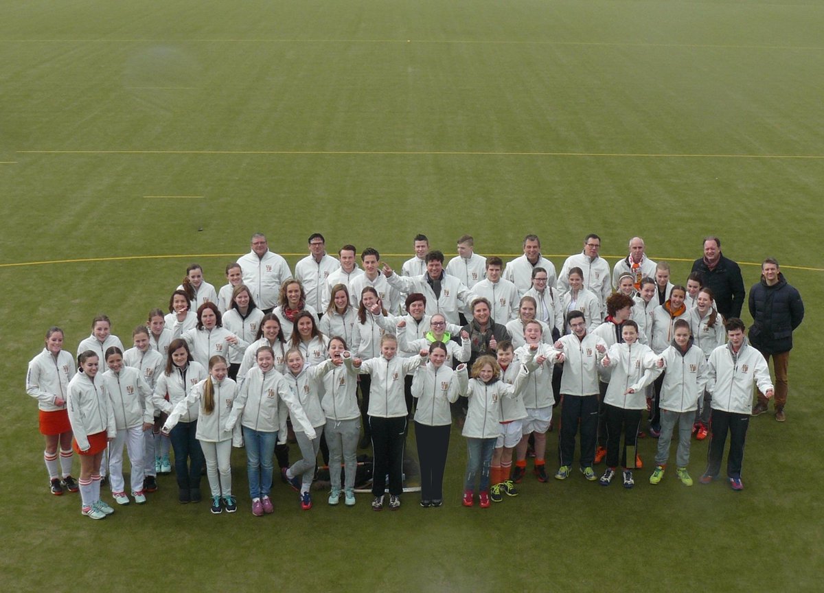 MHCDES's tweet image. Met dank aan sponsors splinternieuwe trainersjassen voor DES jeugdtrainers! hockeydes.nl/index.php?page…