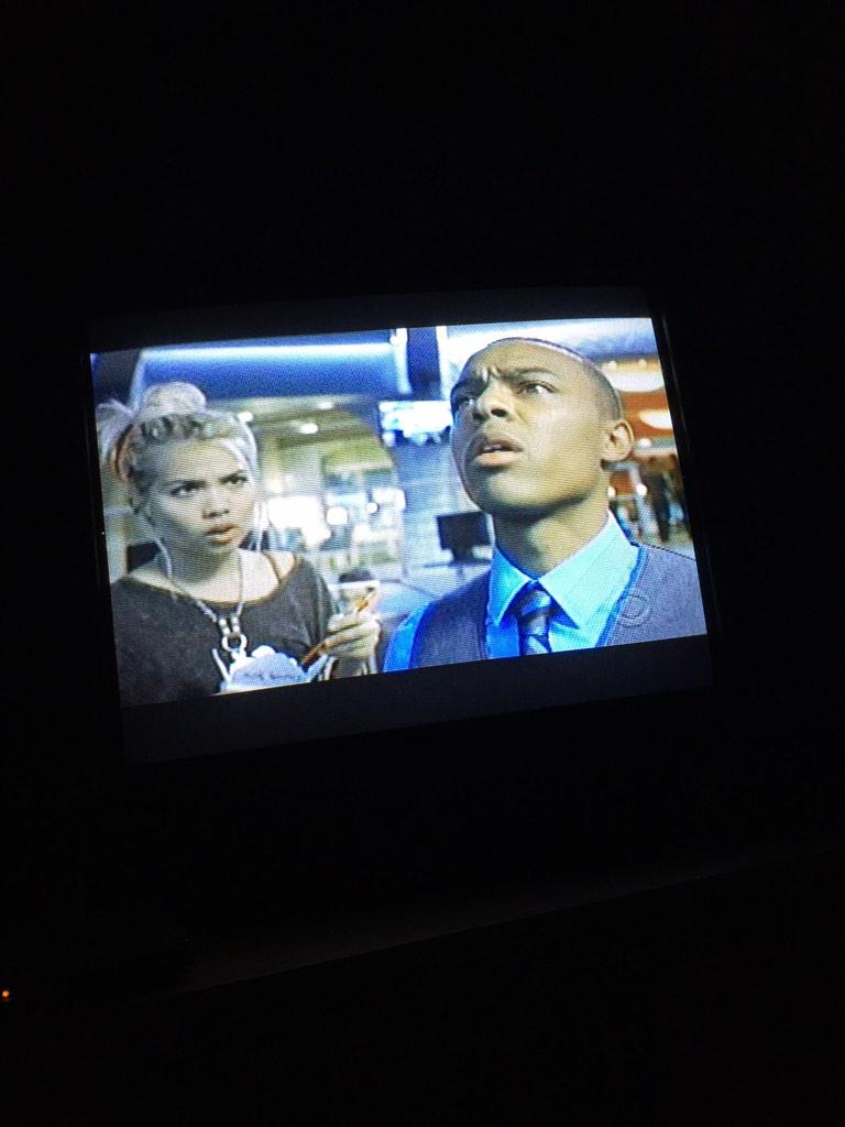 Independent_lo's tweet photo. Mine and @iamErica_Mena husband looking good on tv.. @smoss #yummy #sexy http://t.co/dGE7XPDArQ