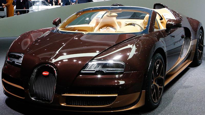 Какие машины за 1000000. Bugatti Veyron 2005. 1 Бугатти. Бугатти Вейрон Золотая с бриллиантами. Бугатти Вейрон Гранд спорт Витесс.
