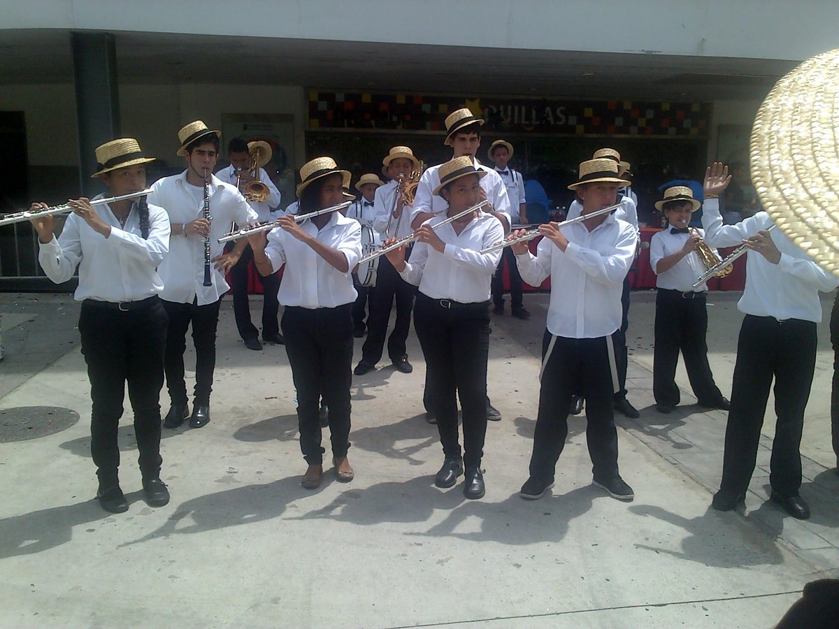 nelcilonga1981's tweet photo. @elsistema @elsistemavargas @FundamusicalR #ElSistemaCumple40 #ElSistema  @elsistema @OrqSinfLaGuaira http://t.co/hiFMgvQwyx