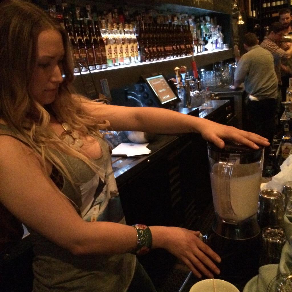 @juliadiakow of <a href="/CuchilloYVR/">Cuchillo Restaurant</a> brings a blender and won my heart! @HavanaClubCAN #daiquirimaestros #frozen