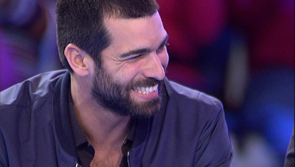 RT SI PREFIERES A ALEX GONZALEZ 
FAV SI PREFIERES A RUBEN CORTADA
#Hayunacosa