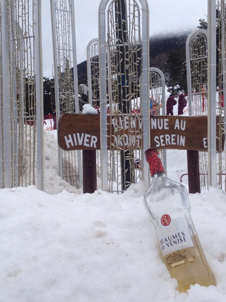 <a href="/beaumesdeV/">Beaumes-de-Venise</a> #montventoux #placetobe <a href="/JMiquelWine/">Julien Miquel #Wine</a> <a href="/winewankers/">The Wine Wankers 🍾🤛🎉🥂</a> : gold in white paradise for #winelover