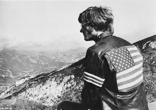 Happy Birthday, Peter Fonda. 

Fonda em Sem Destino (Easy Rider, dir. Dennis Hopper, 1969) 