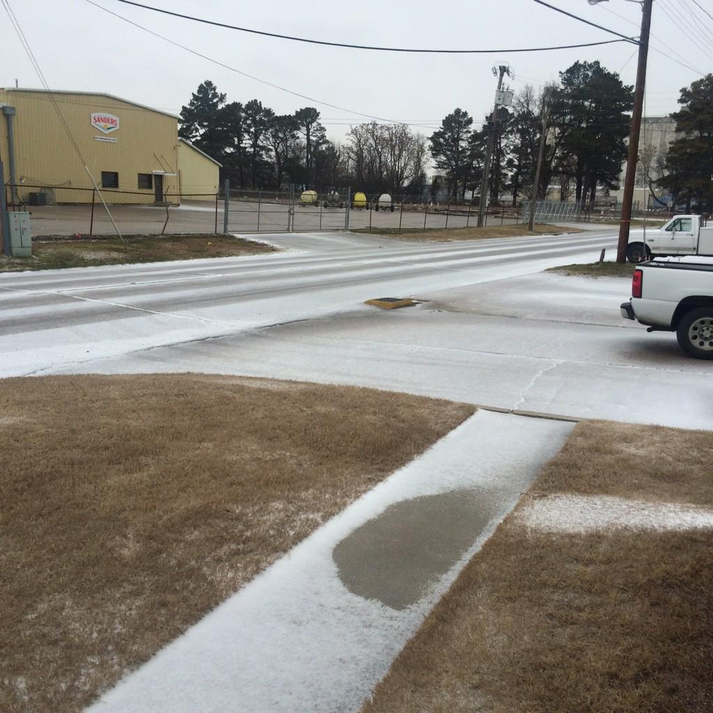 IIISledge's tweet image. @NewsMsCourtney @News_MS sleet in Cleveland MS,