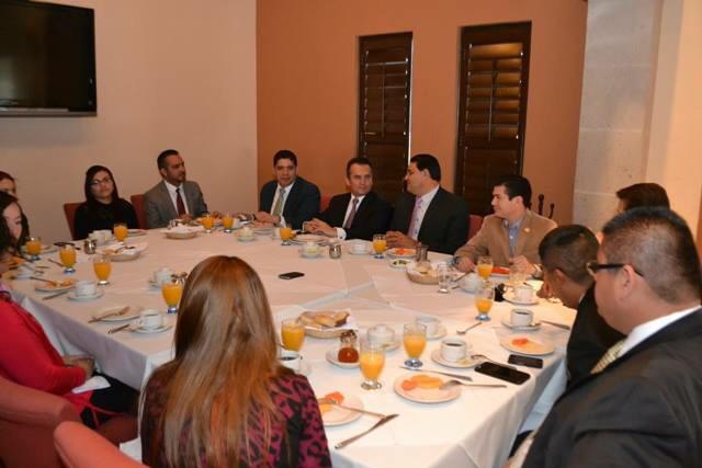 SEyD_Chih's tweet photo. Sostiene titular de #SECyD encuentro con nueva mesa directiva Estatal de Padres de Familia http://t.co/ahPCoxbueu http://t.co/WUx8ck6NeI