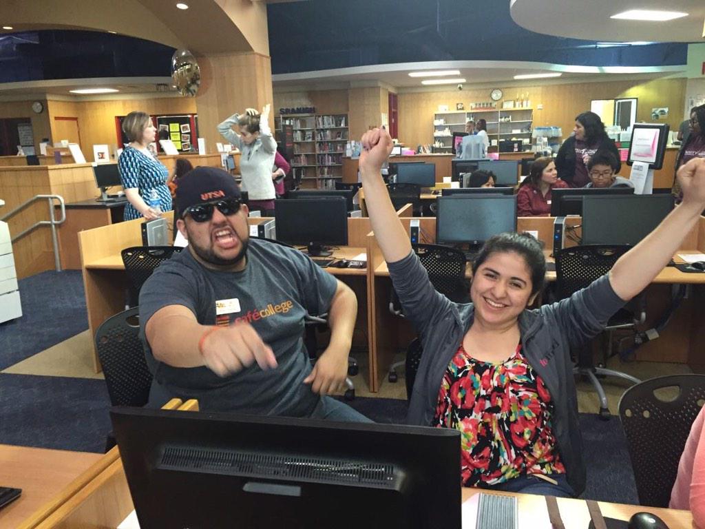 StudentAidSA's tweet image. 142 #financialaid apps completed this Saturday! #FundYourFuture #TurnUp4FAFSA