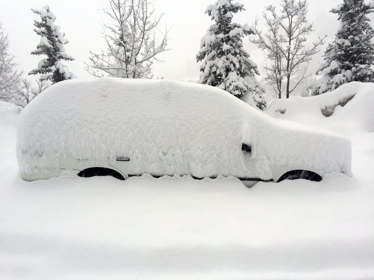 Telluride's tweet photo. 10" since this a.m. and 26" of snow since yesterday a.m. 

And we can't find our car.

P: @bradlarsen00 http://t.co/vQtNjiztB1