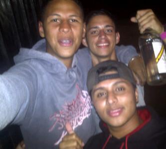 MikrO_VRtigo's tweet image. @HarlemRead.  Con los compis