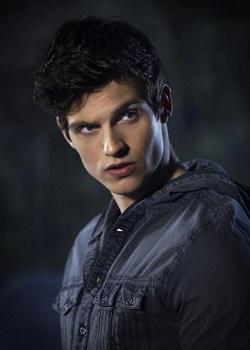 foreverminerpg's tweet photo. @AyudaDeRoles @_PromocionRol @roladicta_soa @Roleadora_ [RT] Personajes TO libres: Elijah, Marcel, Hayley, Kol http://t.co/FyWBcGoSVe