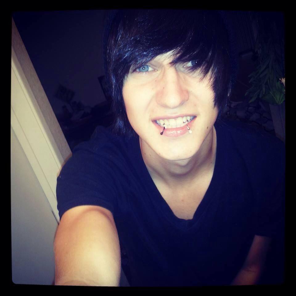 CuddleNotKillMe's tweet image. Oh god- I look terrible