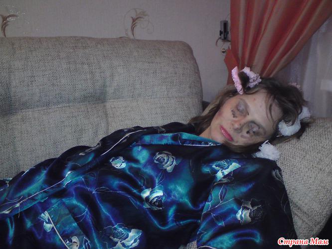 Мама уснула. Мамы которые спят с малышами. Мама во сне. Сонный паралич бабадук. Спящую маму она проснулась.