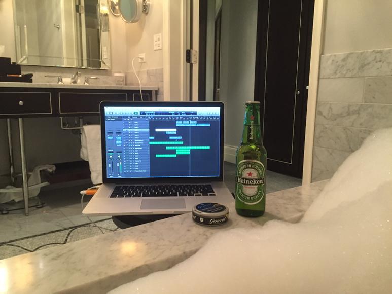ericprydz's tweet photo. Pre gig routine http://t.co/mmi9DFQKIy