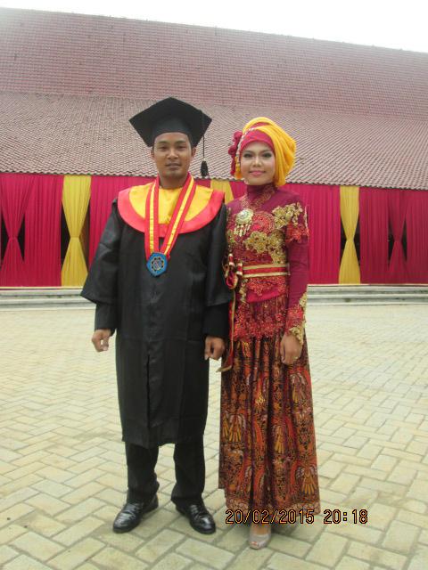 VieRevy's tweet photo. Happy Graduation buat semuanya, calon orang sukses yang calon.nya pemimpin negeri ini. Aamiinn.. keep fighting http://t.co/BDn4ln8qpz