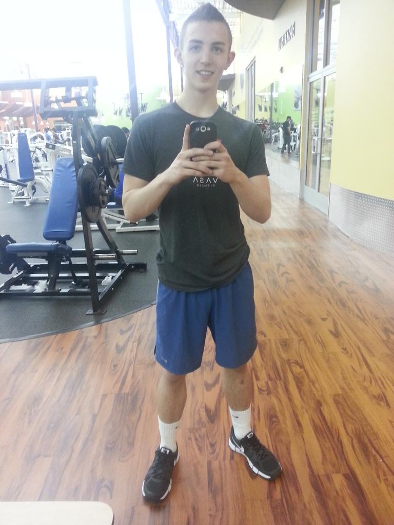 FreshestMofo's tweet photo. Just a lil gym pic. #getswollen πͺ http://t.co/N98bs4OMEs