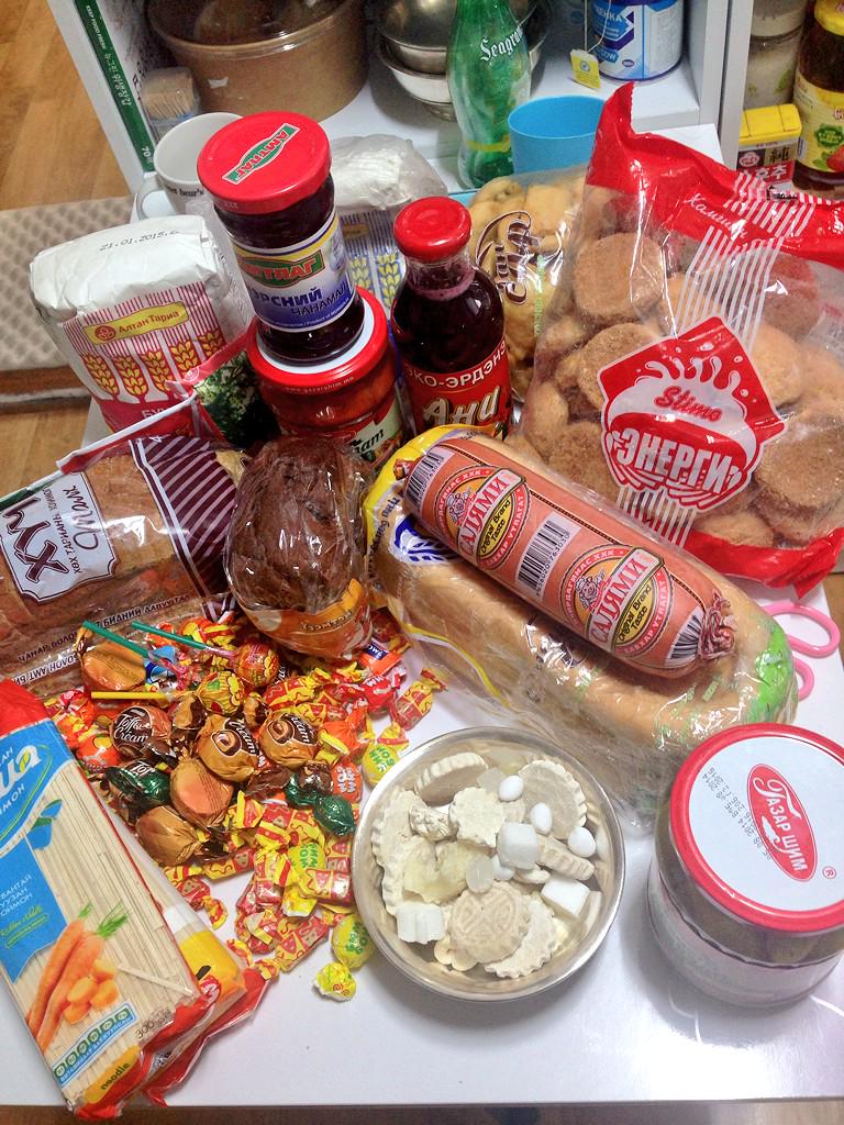 Ийм сайхан ээж аавтайшд би :) #хамаг дуртай юмнуудыг минь явуулсан бэшд хаанаас нь эхлэж иднээ :)) #баярлалаа :))