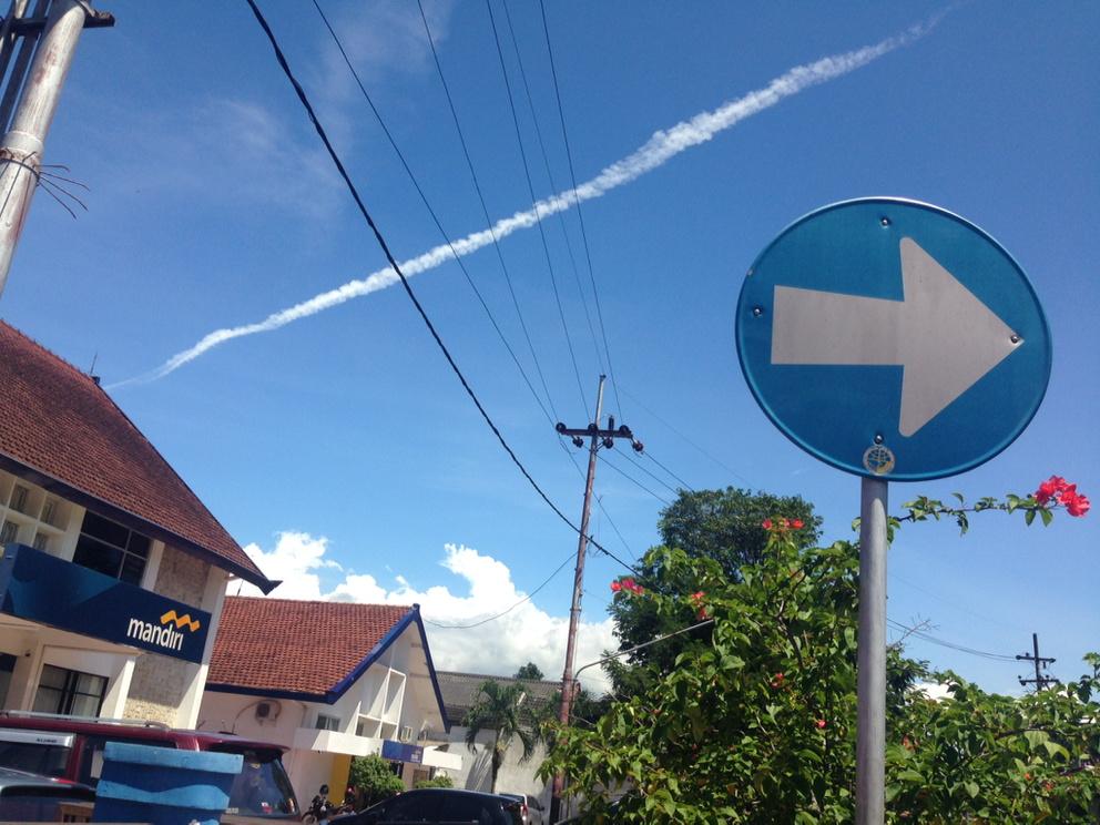 Depan mandiri pastinya. !"<a href="/mahasiswajember/">Mahasiswa Jember</a>: Tebak hayo ini di mana? "