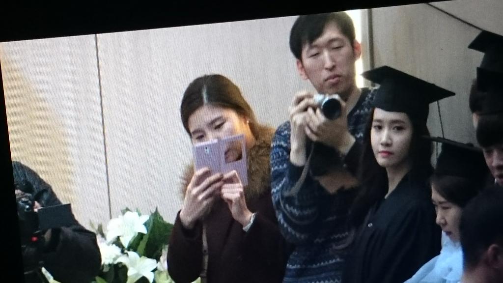 [PIC][24-02-2015]YoonA tham dự Lễ Tốt Nghiệp của Trường Đại học Dongguk và Hội thảo về Lễ Tốt Nghiệp vào sáng nay B-lvdenUsAAyhtM