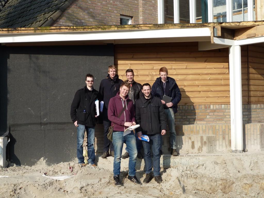 BouwenAanBorger's tweet image. Studenten van de Hanze doen onderzoek naar tijdelijke herbestemming OMC. Afgelopen donderdag bezochten ze het gebouw