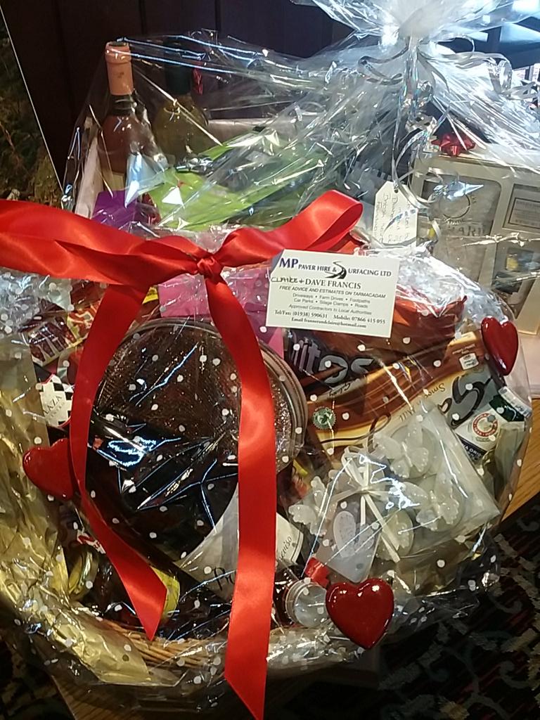 SmithfieldB's tweet photo. Thanks to claire &amp; dave Francis (mp paver hire &amp; surfacing)a lovely hamper supporting severn hospice tonight http://t.co/s0iInOt1Co