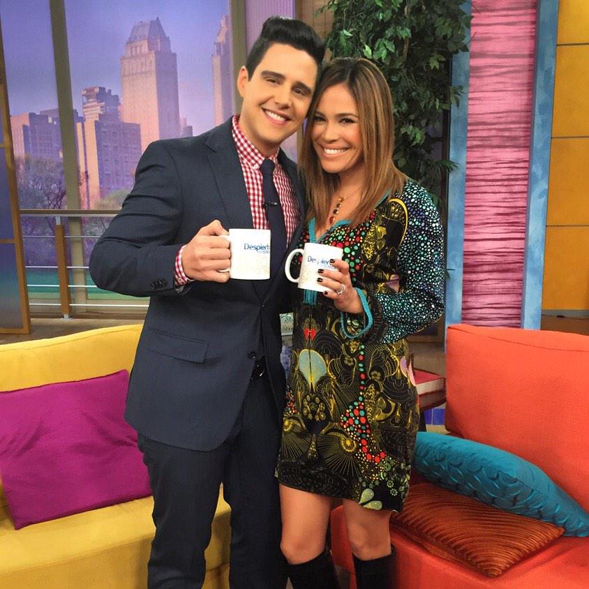 alejandrochaban's tweet photo. ¡¡¡DESPIERTA AMERICA!!! Arranca este gran Martes con nosotros en @DespiertaAmeric x @univision 💛@karlamartineztv http://t.co/SadFsUwvMP