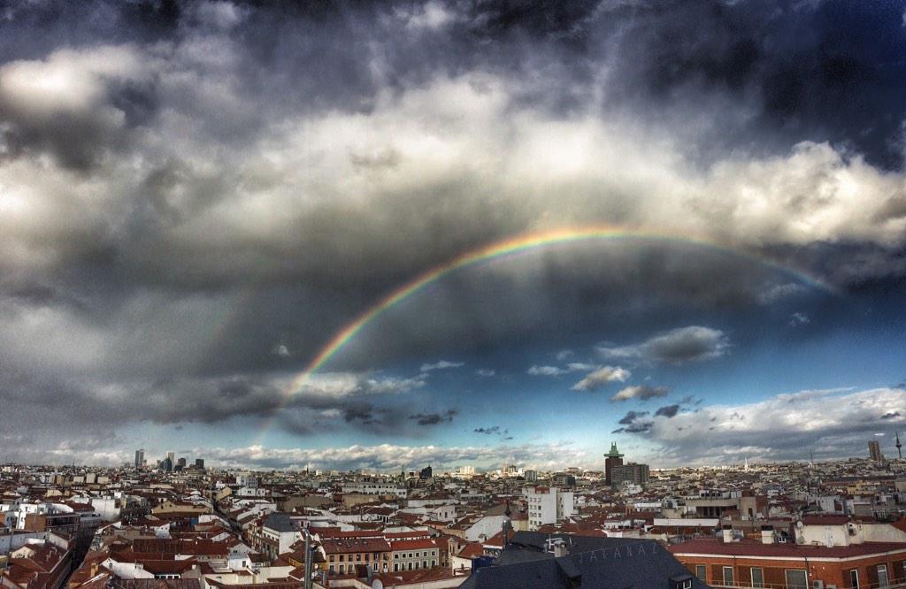 SecretosdeMadri's tweet photo. Así responde Madrid a los terremotos ¡Buenos días amigos! (Genial foto, de nuevo, de @JAranaz) http://t.co/hH5dhbkO6w