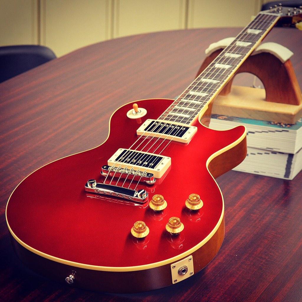 dean_henning's tweet photo. This is probably the most beautiful guitar I have ever laid eyes on 😍 #Gibson #LesPaul #CandyAppleRed http://t.co/oym0NwEUmL