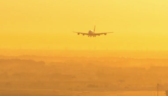airlivenet's tweet photo. VIDEO Really impressive Flow motion of Dubai (including airport) by Rob Whitworth http://t.co/c1wLe4qkgo http://t.co/ie6NBjnaOO