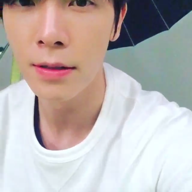 HAETIMEs's tweet photo. [DL mp4] @donghae861015: shooting ^^ https://t.co/kBIeTCWqlR http://t.co/KR9VGvHbgM