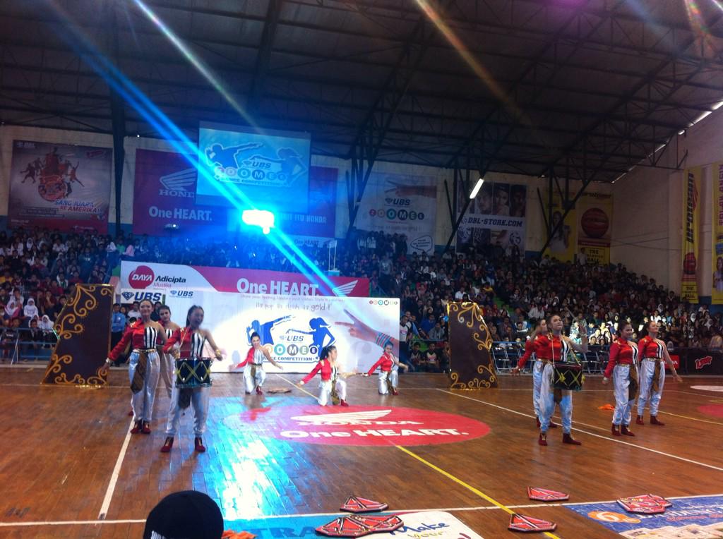 Penampilan ke-3 best five #UBSZooMeeDanceCompetition dari <a href="/sman1_baleendah/">SMAN 1 Baleendah</a> <a href="/dblindonesia/">DBL Indonesia</a> #HondaDBL2015