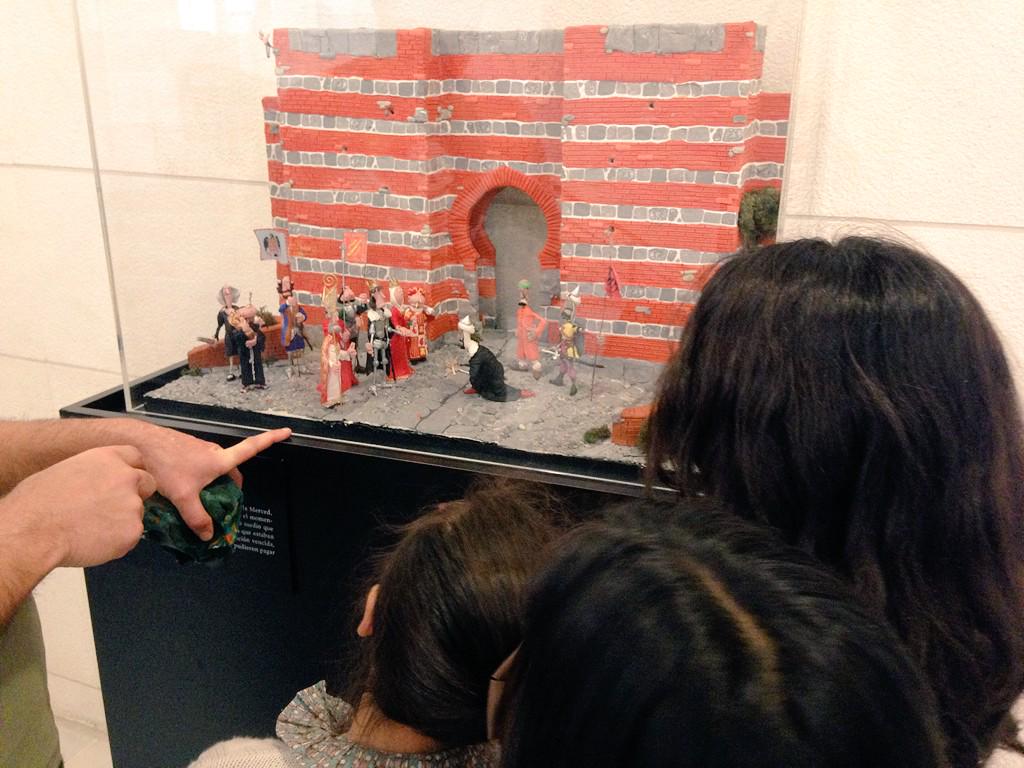 culturamalaga's tweet photo. Esta mañana hemos estado “plastihistoriando” en los #talleres de Semana Blanca de @MuseoPatrimonio #malagacultura http://t.co/fpSpviFMlq