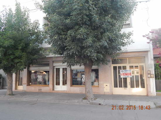 InmoMarcos's tweet image. Importante Propiedad a metros de calle Irigoyen. salón comercial. Casa al fondo, Planta alta: dos depart. 1 y 2 dorm