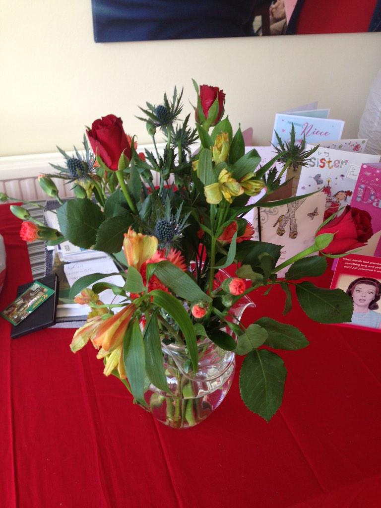 jayneoscars's tweet photo. “@ladylaurenmarbs: #Flowers #Birthday xxx http://t.co/zvze2lV4pJ”#beautiful