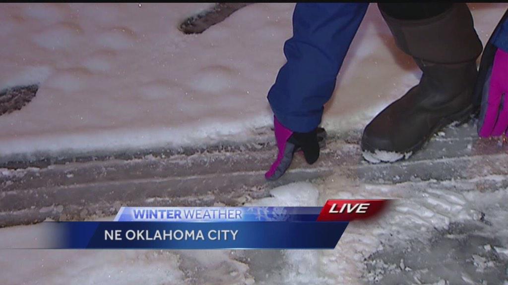 ShelbyWx's tweet photo. Roads that haven't been plowed are going to be completely ice where people drove yesterday #becareful #itsslick #okwx http://t.co/x58jhnddSq