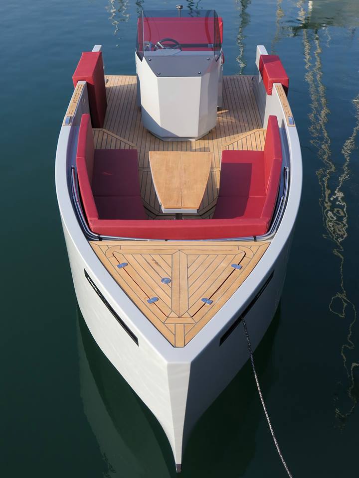 Pictures of the new D23 Tender! Finishing the last details to be ready to go to Australia.