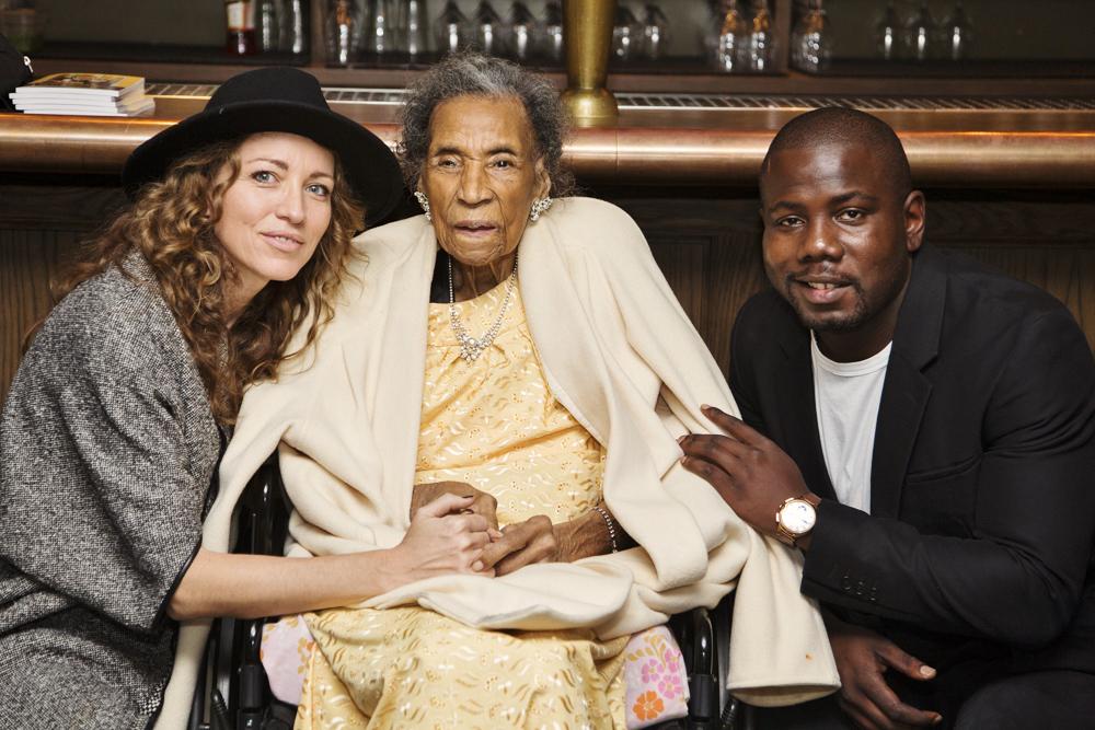 Amelia Boynton Robinson poses with President Mandela's grandson, Kweku Mandelia and unidentified supporter in LA.