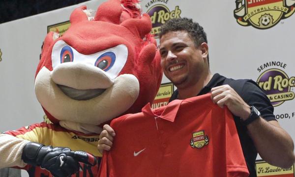 DeadlineDayLive's tweet photo. Ronaldo has confirmed that he is coming out of retirement with Fort Lauderdale Strikers. (Source: Guardian) http://t.co/JK1cZsBzOt
