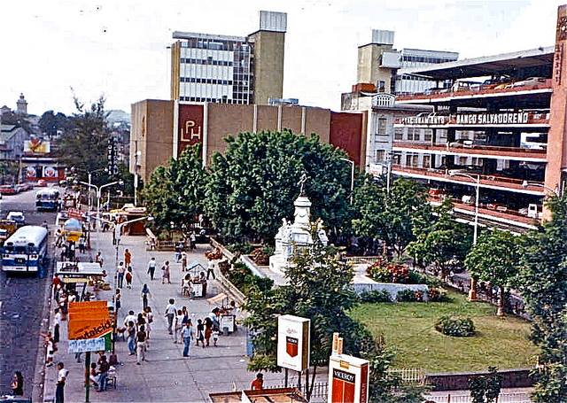 SomosLaTribuFM's tweet photo. .@dbcy78 nos ha compartido imágenes #DeRegresoAlPasado80s #RanchoAlegre, #RelojDeFlores #CentroSS http://t.co/hg1HUwp2rx