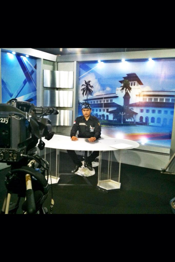 Beres ketemu sama pihak <a href="/Metro_TV/">METRO TV</a> langsung menuju kerumah Gubernur kang <a href="/aheryawan/">Ahmad Heryawan</a> nuhun kang Partisipasinya...