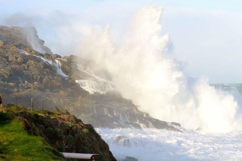 GigCape's tweet photo. High tide this morning at Sennen , glad we are not getting the gig out today lol😳 http://t.co/4p8H6s19KG