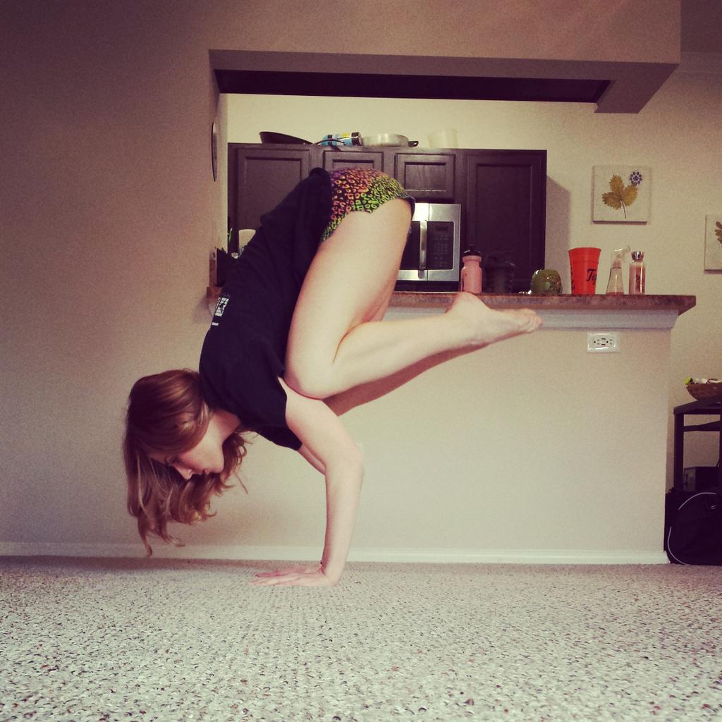 KnightinGalH's tweet image. #yoga #crow #sidecrow #sideplank #forearmstand