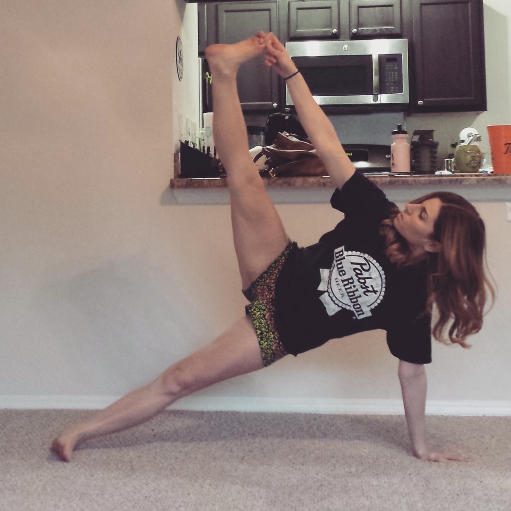 KnightinGalH's tweet image. #yoga #crow #sidecrow #sideplank #forearmstand