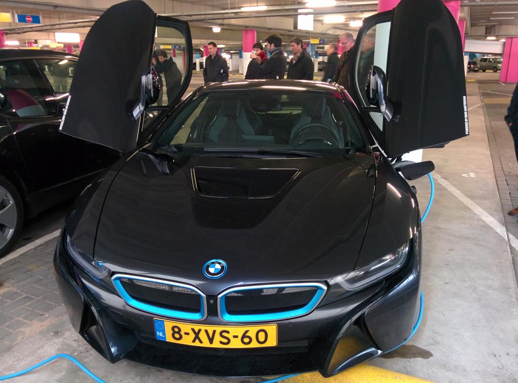 Mayayo On Twitter Bmw I8 And Tesla Model S Charging In The