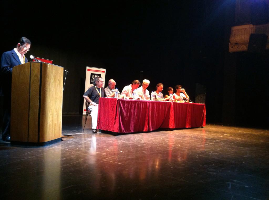 teatrodc's tweet photo. Comienza la primer exposición del #TendenciasEscenicas @PaulaTravnik @jonathanzak http://t.co/Zo6yx1RxuR