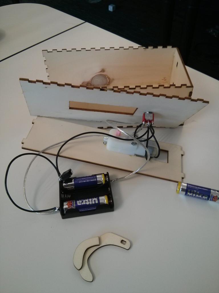 mghignet's tweet image. Ça avance ! #UselessBox @Denouche