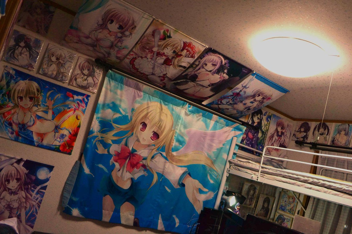 O Xrhsths よっさん Sto Twitter 現在のkarory部屋上げてみます 部屋に版画が欲しい所ｗ タペストリーもそんなにいっぱい無いからまだまだだけど 地道に集めてますｗ 痛部屋勢の方フォロー待ってます O こんな部屋でも引かないよって人rt Http T Co