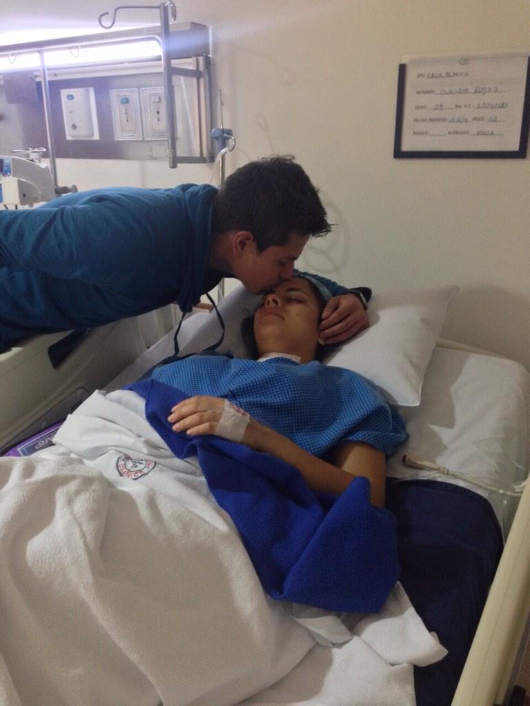 linamaria7rojas's tweet photo. Gane o no un pico para todos desde la clinica  #picoalgallo @TatoCepeda @santorendon http://t.co/ICrgddWJPH