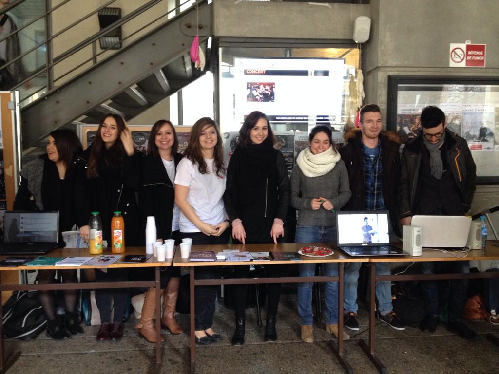 B_Passante's tweet photo. J-1 ! Ce matin les étudiants organisateurs étaient à la Manufacture des Tabacs pour présenter leurs événements ! http://t.co/hDO0Blg1cL