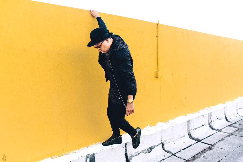 dapperdistress's tweet image. All Black &amp;gt;